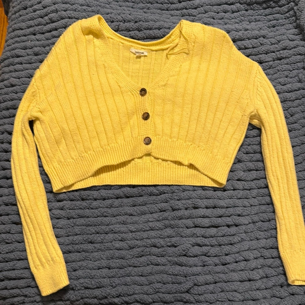 Garage Yellow cropped sweater!💛